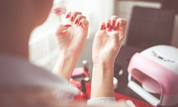  4 porady jak wzmocnić słabe paznokcie - apteka internetowa Melissa 