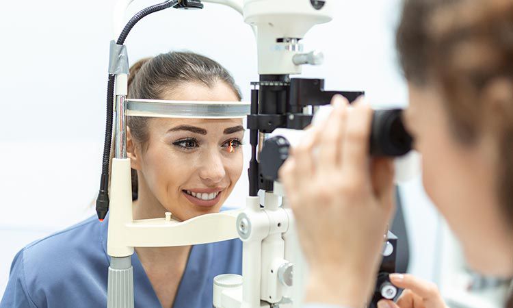  Dodatkowe badania wzroku – kiedy warto je wykonać? 