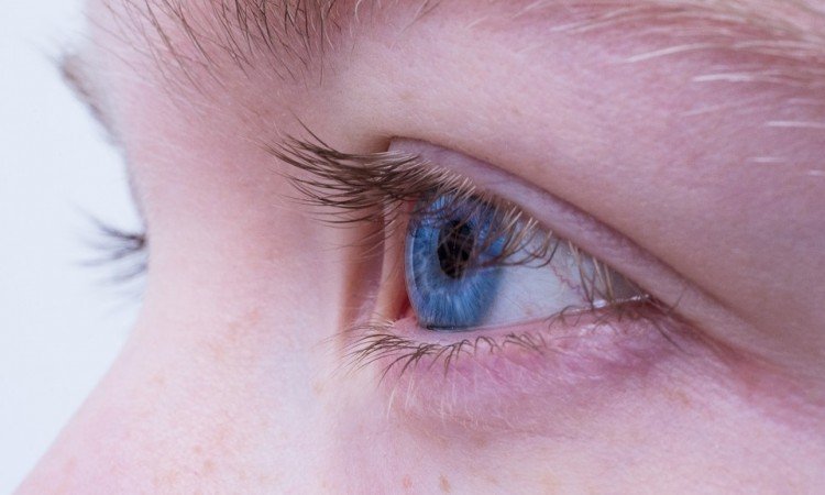  Jak działają krople nawilżające do oczu i kiedy warto je stosować? - Apteka internetowa Melissa 