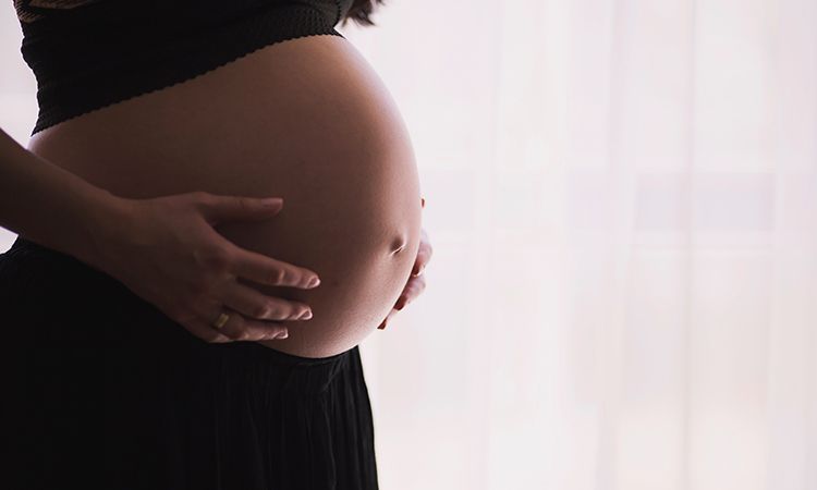 Bezpieczne kosmetyki w ciąży idealnie spiszą się na skórze przyszłej mamy