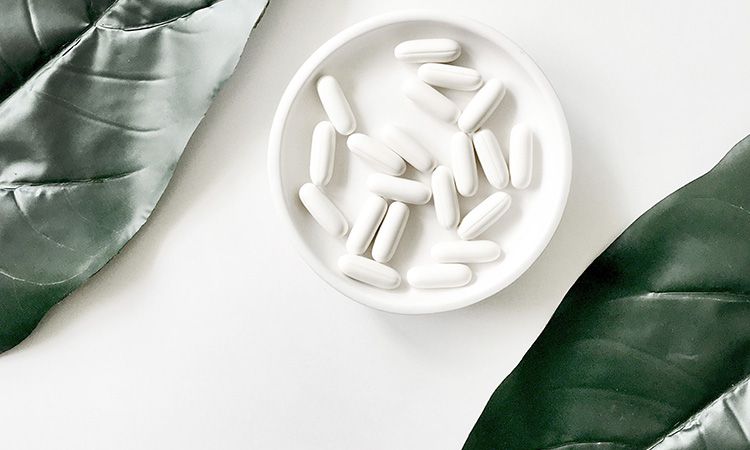 Nutrikosmetyki to suplementy diety lub leki wspierające pielęgnacje włosów, paznokci i skóry
