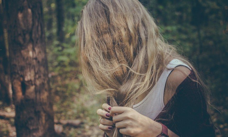  Poznaj 8 najczęstszych przyczyn łamliwych włosów! - Apteka internetowa Melissa 