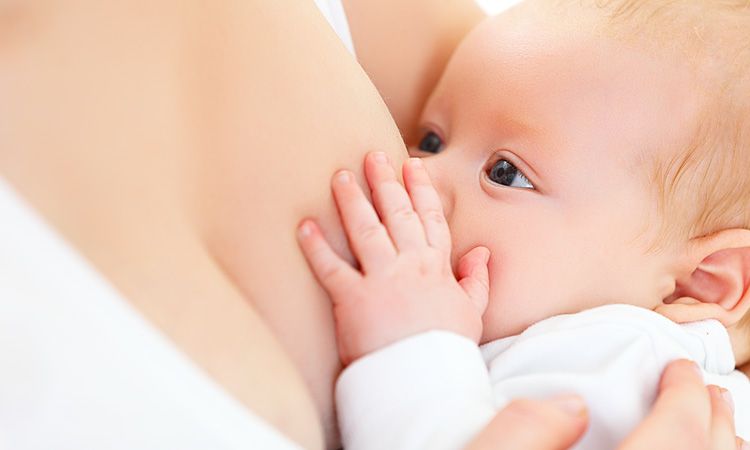 Co świadczy o tym, że noworodek się najada?