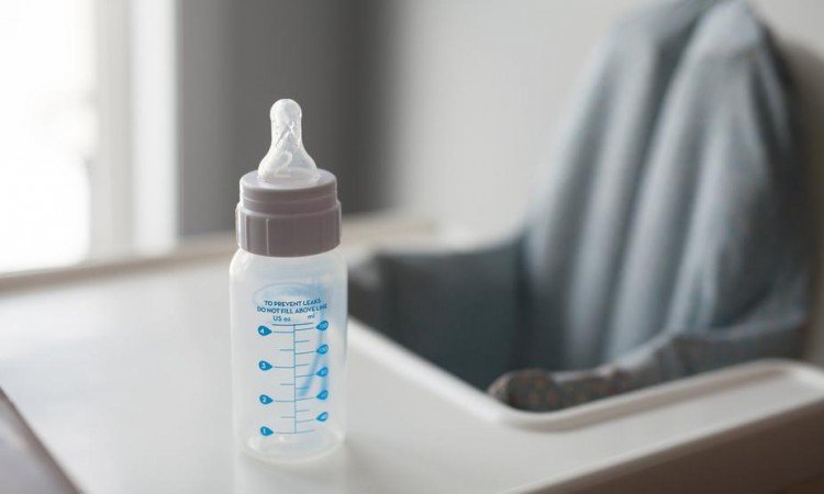  Rodzaje butelek dla niemowląt  - butelka antykolkowa, treningowa, kubki niekapki - Apteka internetowa Melissa 
