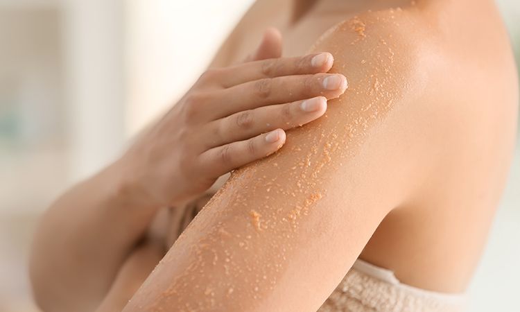 Peeling do twarzy i ciała - mechaniczny, enzymatyczny, kwasowy