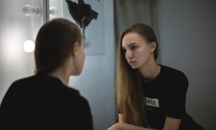 Samoakceptacja a samoocena - jak się kształtują i jak je zbudować? - Apteka Internetowa Melissa