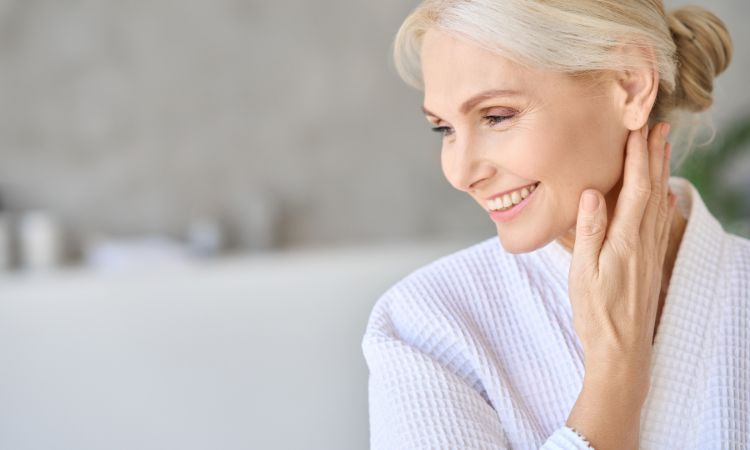 Skóra menopauzalna może być sucha, cienka, pozbawiona jędrności