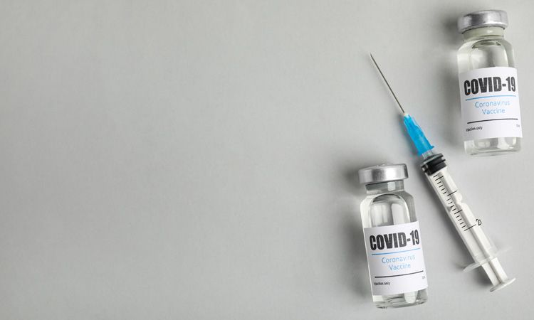 Szczepionka przeciwko COVID-19 w gabinecie medycznym