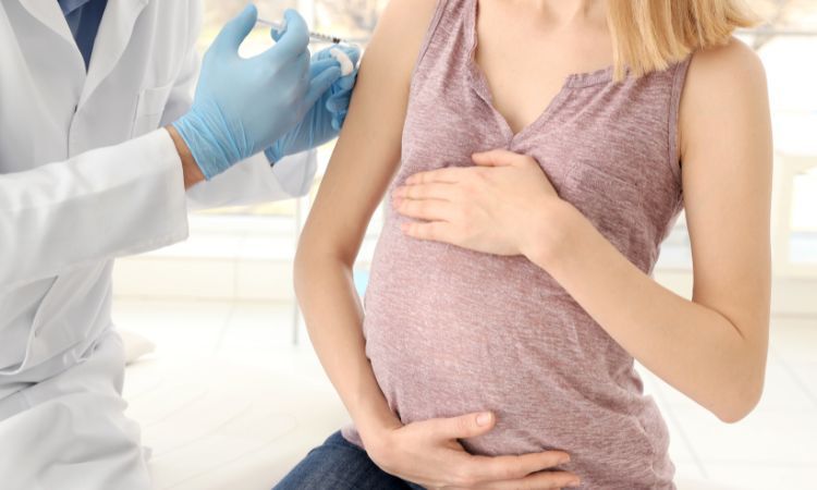  Szczepienia przed ciążą i w jej trakcie mogą uchronić dziecko przed poważnymi powikłaniami 