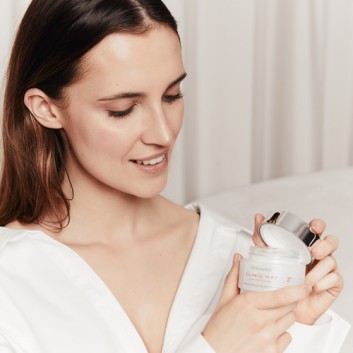 DR IRENA ERIS CLINIC WAY Odmłodzenie fitohormonalne 3° 50+ na noc - 50 ml  - obrazek 5