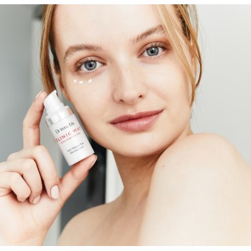 Dr Irena Eris Clinic Way Dermokrem pod oczy redukujący objawy zmęczenia 1°+ 2° - 15 ml Na pierwsze zmarszczki + Dr Irena Eris CLINIC WAY czerwona kosmetyczka, 1 szt. - obrazek 5