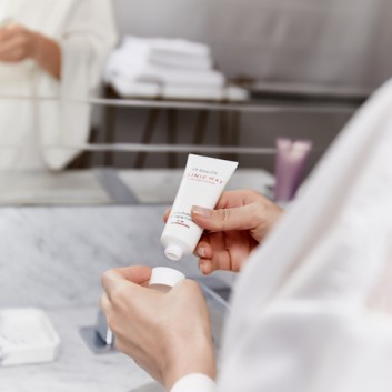 DR IRENA ERIS CLINIC WAY Krem przeciwzmarszczkowy anti pollution dzień - 40 ml - cena, właściwości, opinie  - obrazek 4