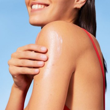 NUXE Sun Mleczko do opalania twarzy i ciała (tuba) SPF50, 150 ml + Nuxe, Your Summer Bag - obrazek 5