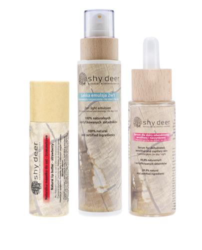 Shy Deer Naturalne masełko do ust - truskawkowe - 12 ml + Lekka emulsja 2w1 do demakijażu i oczyszczania - 200 ml + Shy Deer Serum dla skóry odwodnionej, wrażliwej i naczynkowej - 30 ml - Apteka internetowa Melissa