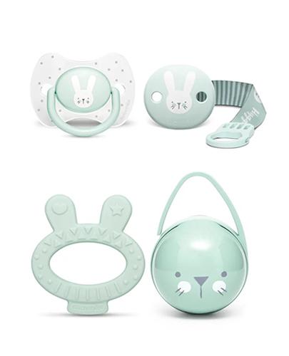 Suavinex Premium Zestaw podarunkowy Hygge Baby Set miętowy + smoczek silikonowy (0-6m) + klips do smoczka - premium + podwójne etui na smoczki + gryzak królik - cena, opinie, właściwości - Drogeria Melissa